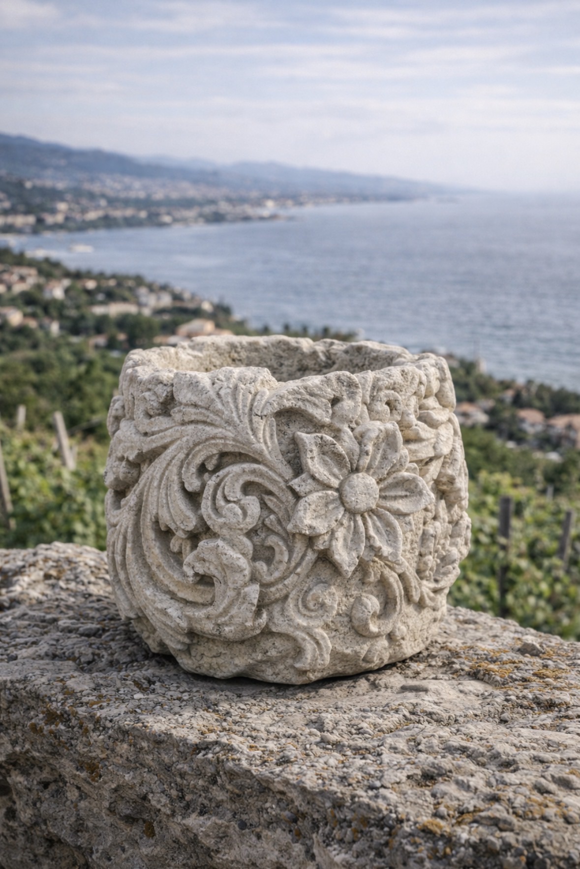 Oggetto in pietra carsica lavorata